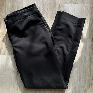 Black tapered cropped pants with pockets